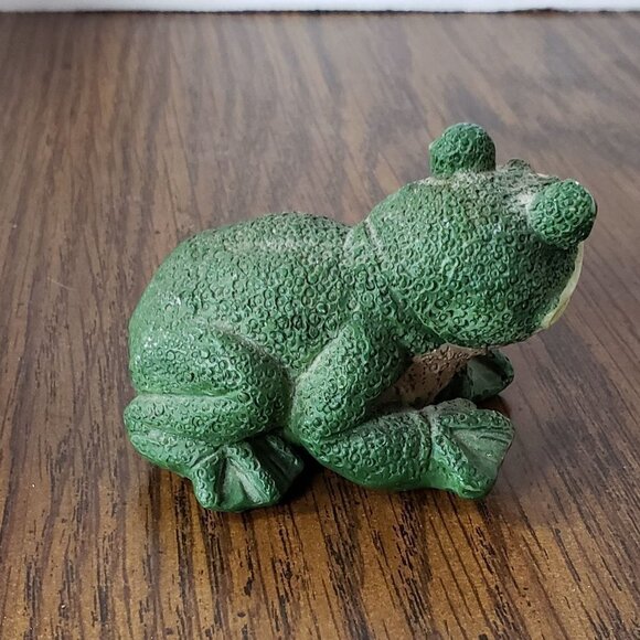 Vintage Small Green 2 Inch Resin Frog - Picture 4 of 4